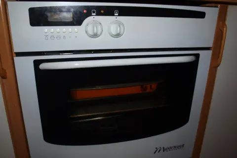 Gdzie jest bezpiecznik w piekarniku Mastercook? Sprawdź, jak go znaleźć i wymienić