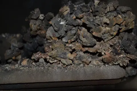 Dlaczego powstają spieki w piecu na pellet i jak ich uniknąć skutecznie