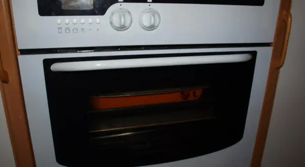 Gdzie jest bezpiecznik w piekarniku Mastercook? Sprawdź, jak go znaleźć i wymienić