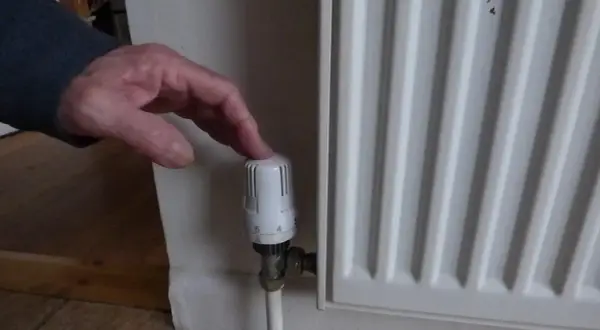 W którą stronę odkręca się grzejnik? Prosty sposób na uniknięcie błędów i regulację temperatury